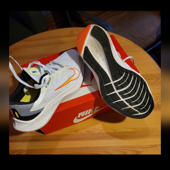 Nike Women's Zoom Winflo size 9.5. - Picture 1 of 5